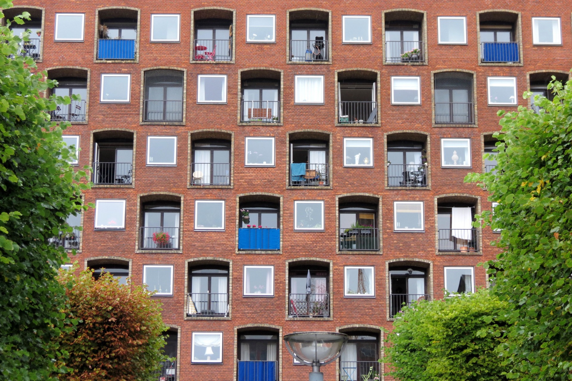 Boligejendom i København
Rød murstensejendom med lejligheder i København